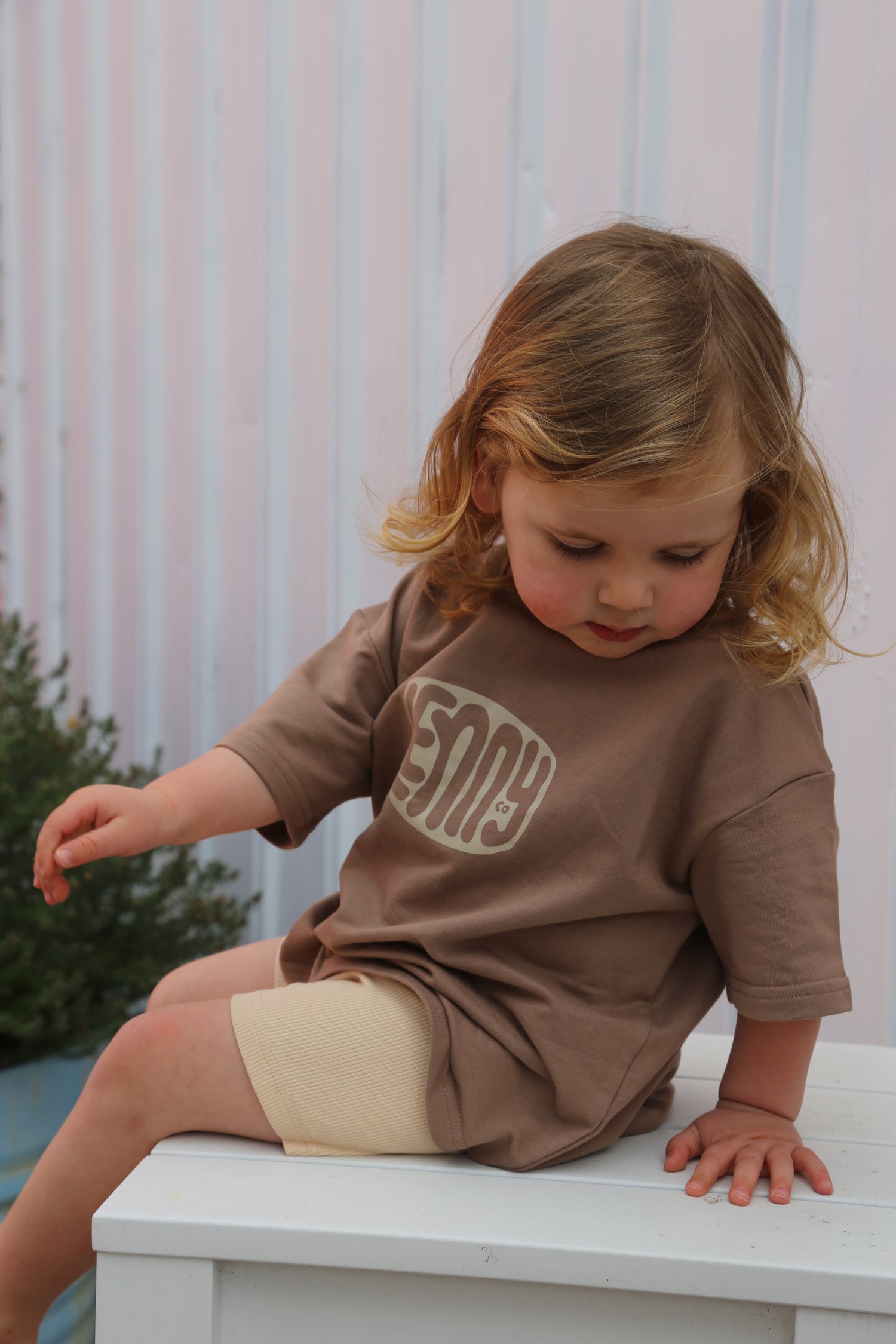 chocolate-kids-basic-tee-cream-bike-shorts