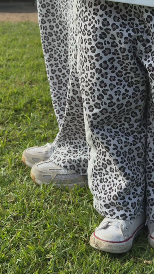 mum and daughter wearing matching leopard pants for cute, cool and comfy matching outfits 